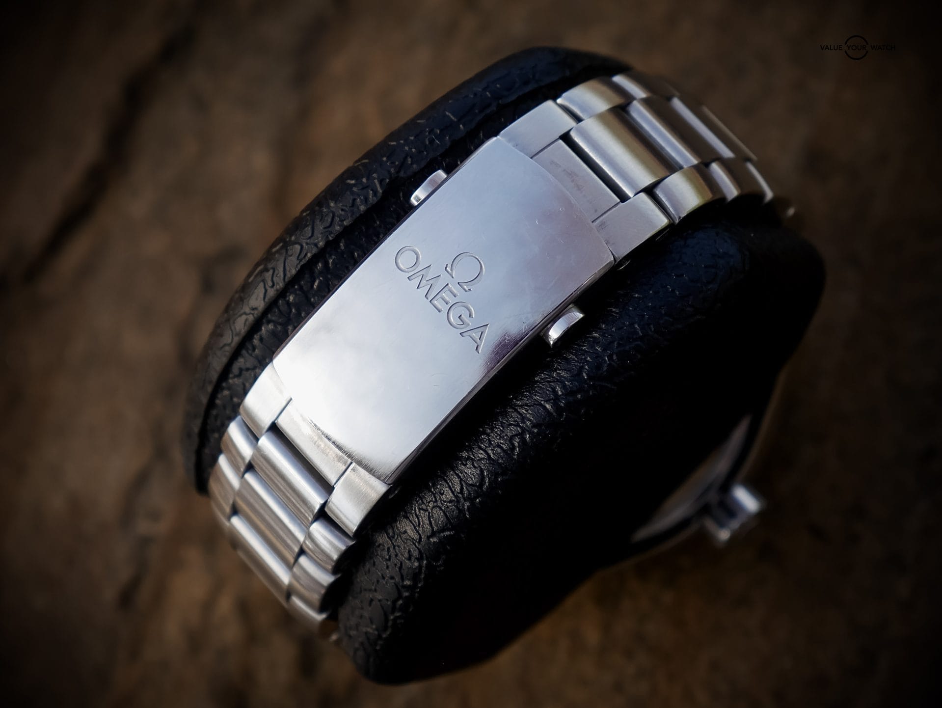 Omega Seamaster Planet Ocean GMT - Image 9