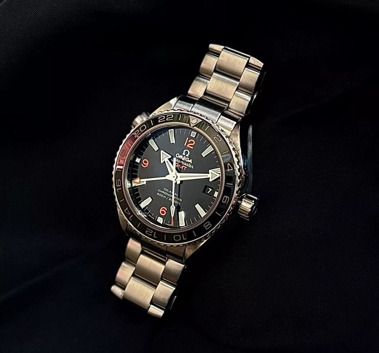 Omega Seamaster Planet Ocean GMT - Image 16