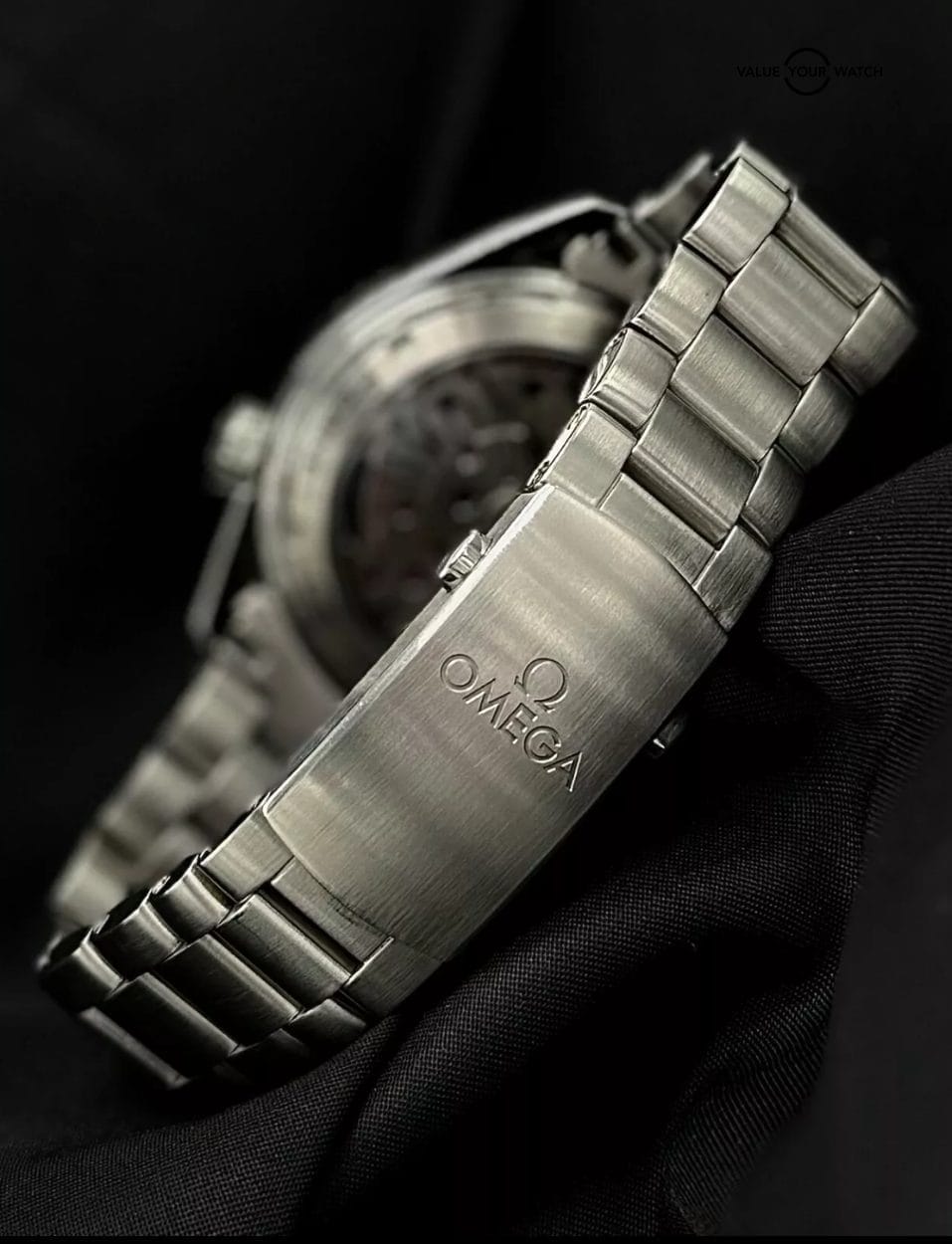 Omega Seamaster Planet Ocean GMT - Image 12