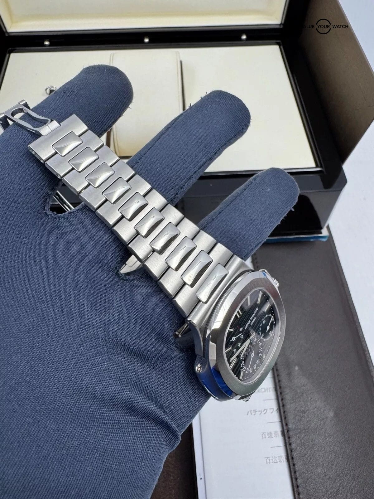 2012 MINT Box Papers Blue Dial Steel Moonphase Power Reserve Nautilus Discontinu - Image 2