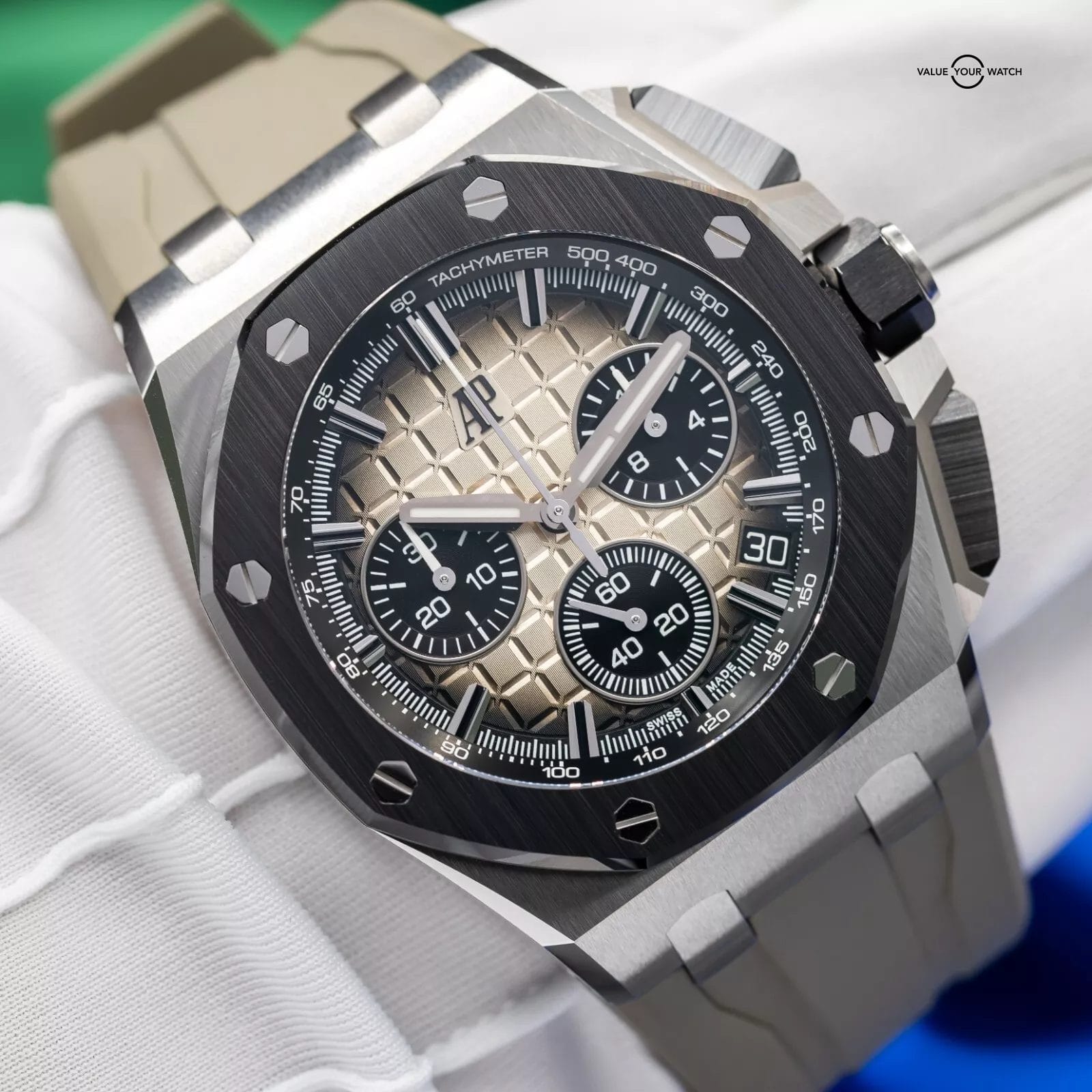 Audemars Piguet Royal Oak Offshore Chrono Smoked/Taupe Dial 26420SO.OO.A600CA.01 - Image 4