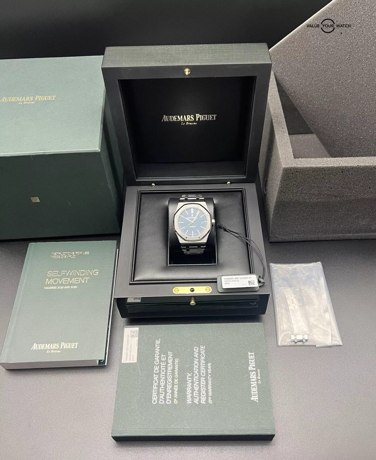 Audemars Piguet Royal Oak 15400ST - Blue Dial, Complete Set - Box & Papers - Image 3