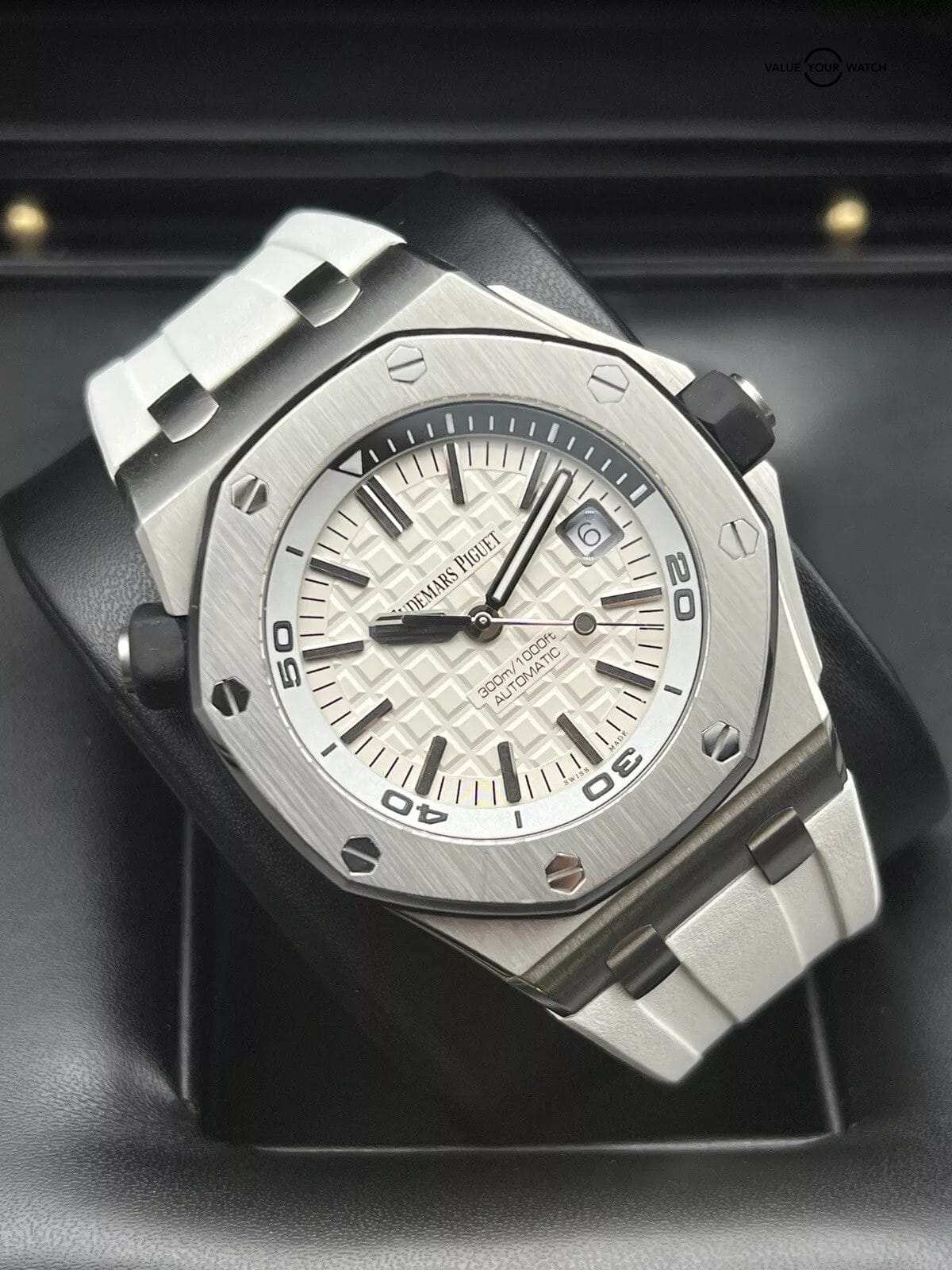 Audemars Piguet Royal Oak Offshore Diver White Dial Gray & White Straps 15710ST