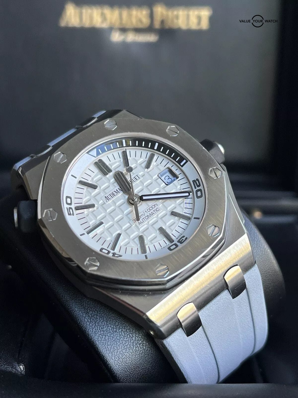 Audemars Piguet Royal Oak Offshore Diver White Dial Gray & White Straps 15710ST - Image 10