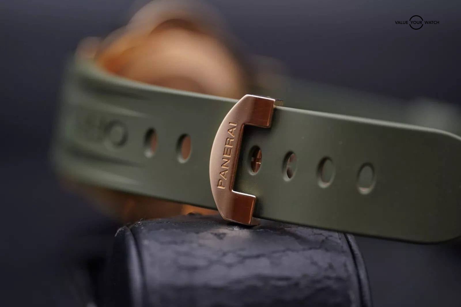 Panerai Luminor Marina PAM00140 18k Yellow Gold Carbon Fiber Dial 44mm Complete - Image 5