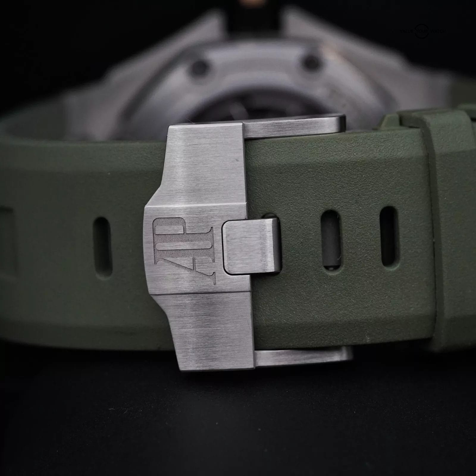 Audemars Piguet Royal Oak Offshore Diver 42MM Khaki Green 15720ST Complete Set - Image 3