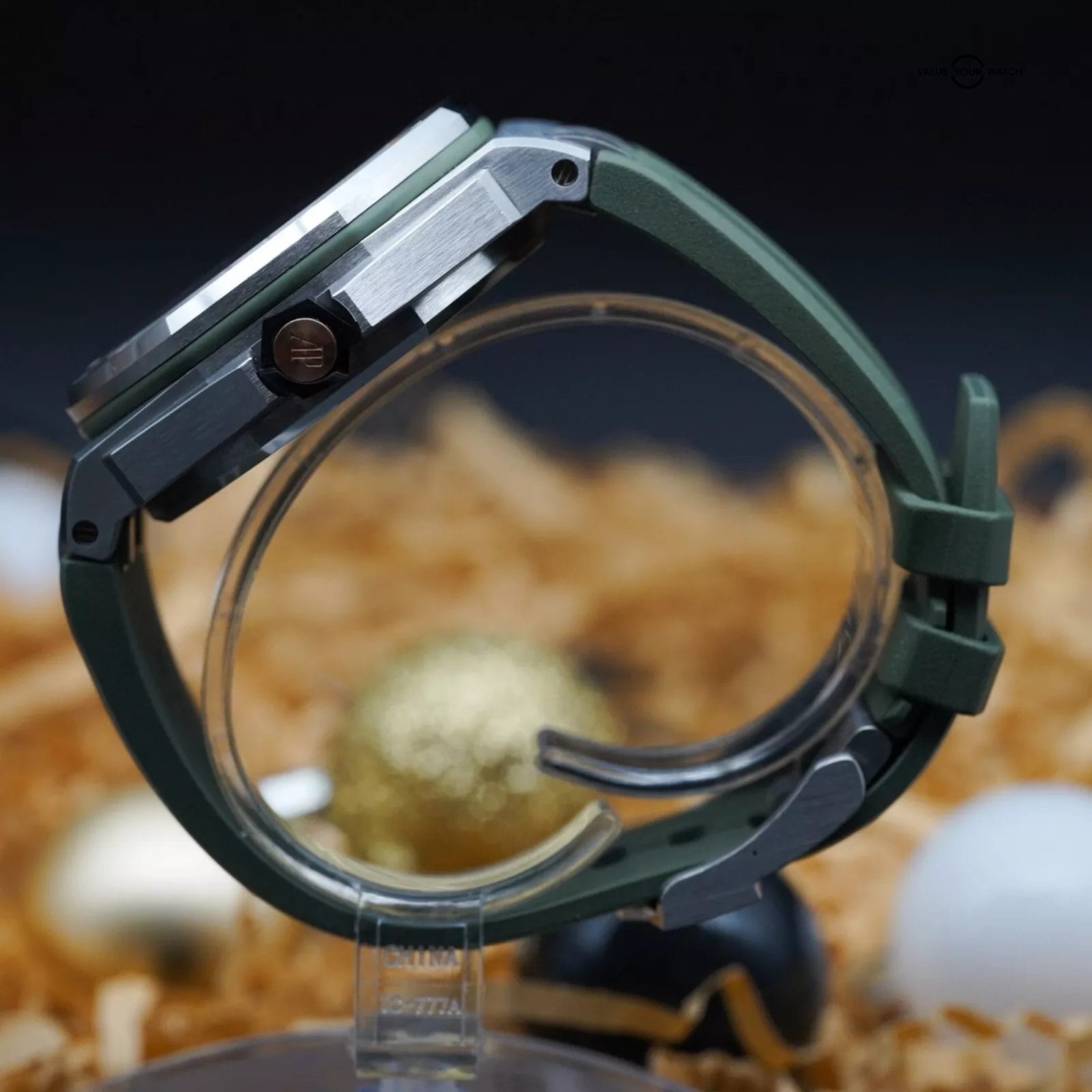 Audemars Piguet Royal Oak Offshore Diver 42MM Khaki Green 15720ST Complete Set - Image 4