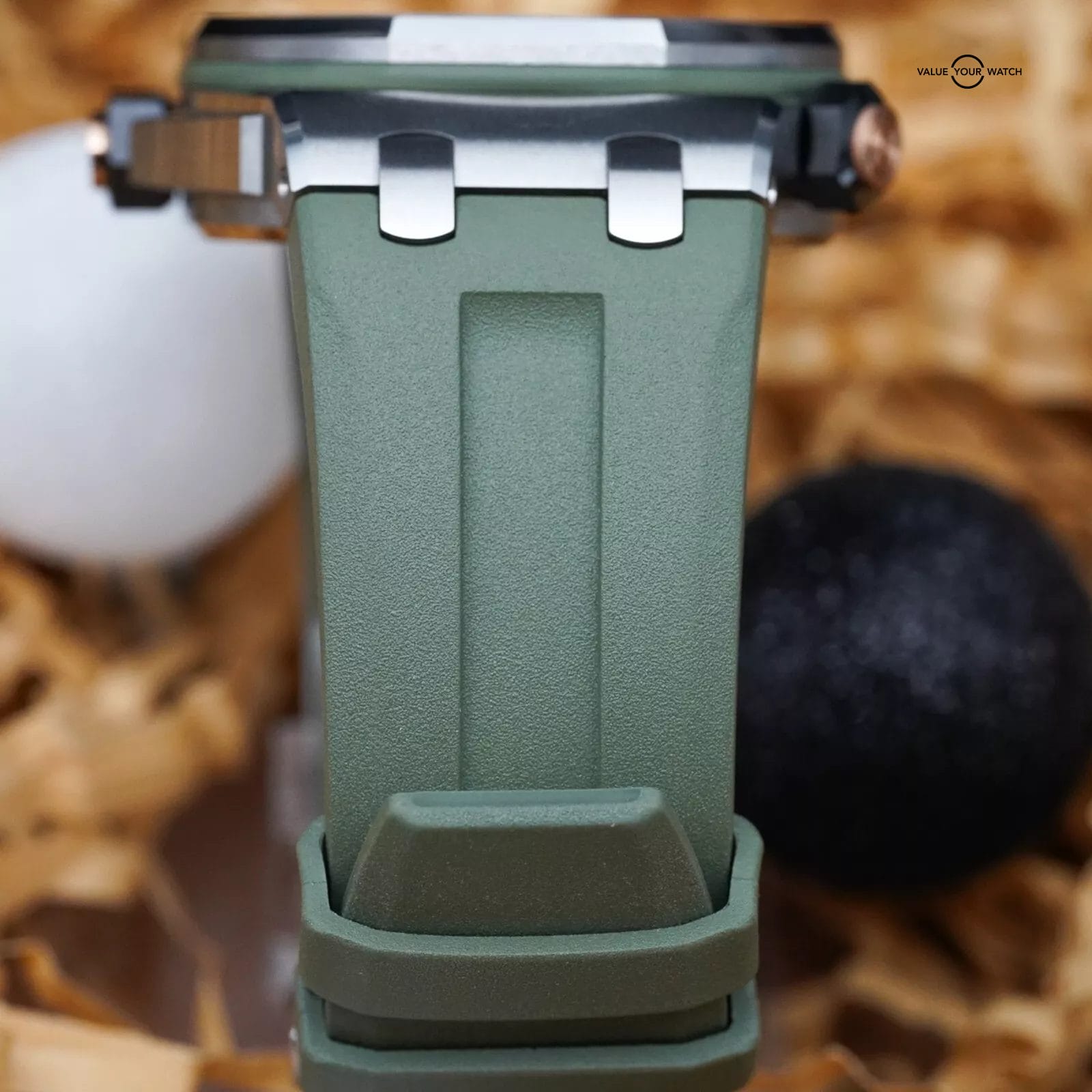 Audemars Piguet Royal Oak Offshore Diver 42MM Khaki Green 15720ST Complete Set - Image 6