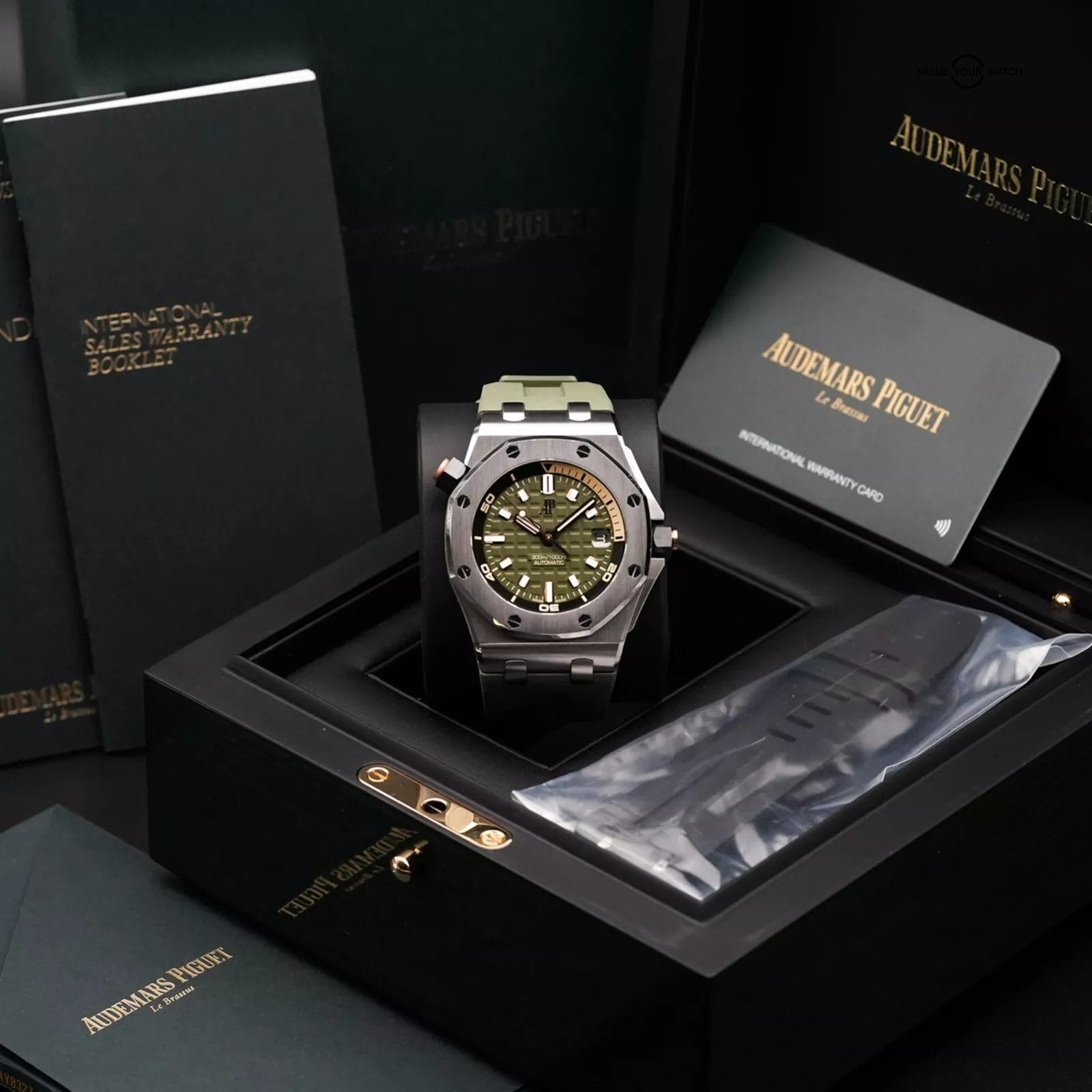 Audemars Piguet Royal Oak Offshore Diver 42MM Khaki Green 15720ST Complete Set - Image 17