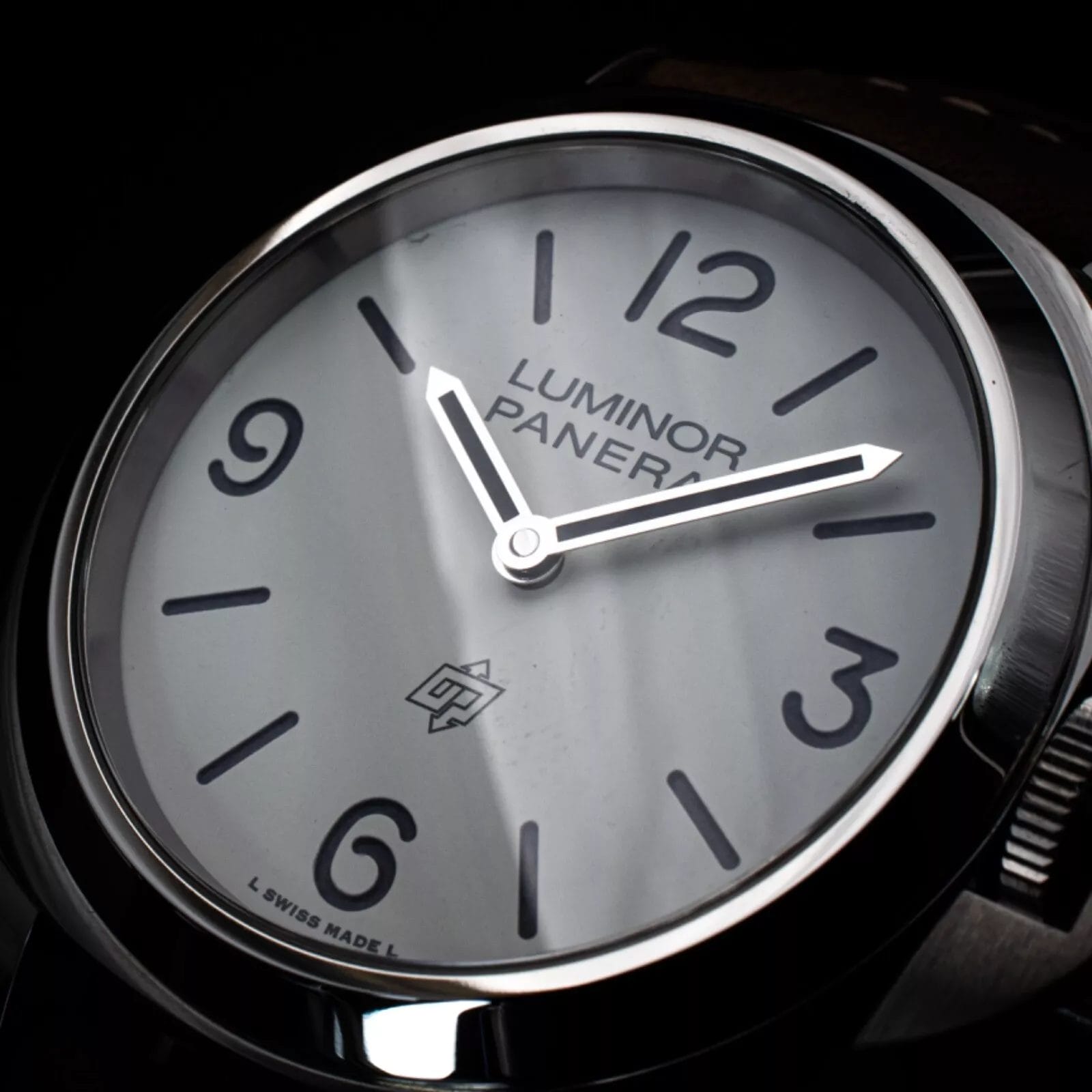Panerai Luminor Base Logo 44mm, Ref. PAM01087 with Box & Papers - Image 9