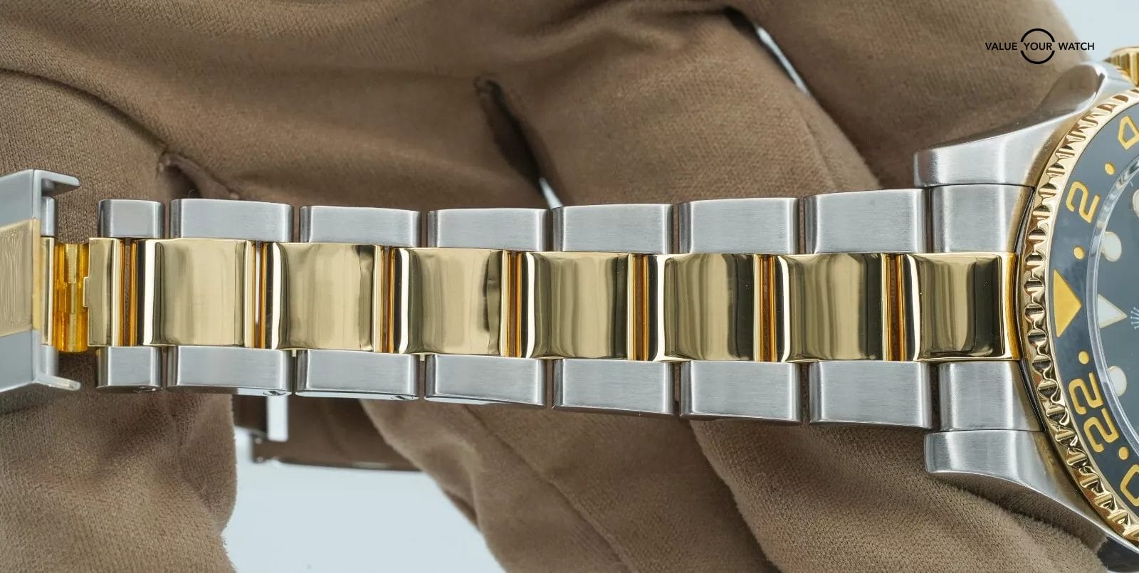 Rolex GMT Master II 116713 Ceramic Bezel Black Dial 18K Gold and SS BOX/PAPERS! - Image 15