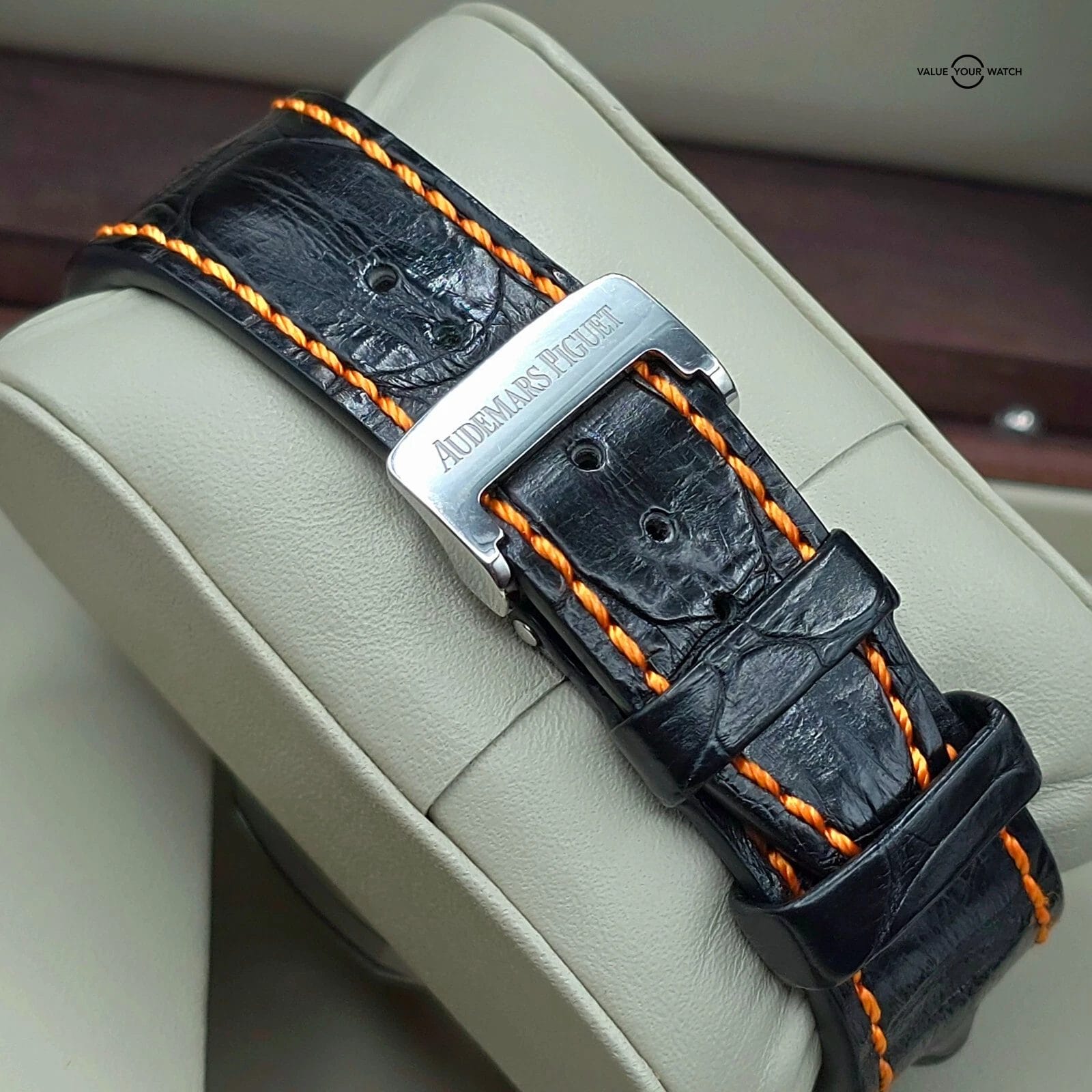 Audemars Piguet Royal Oak Offshore Volcano 42mm in steel, full set w/extra strap - Image 5