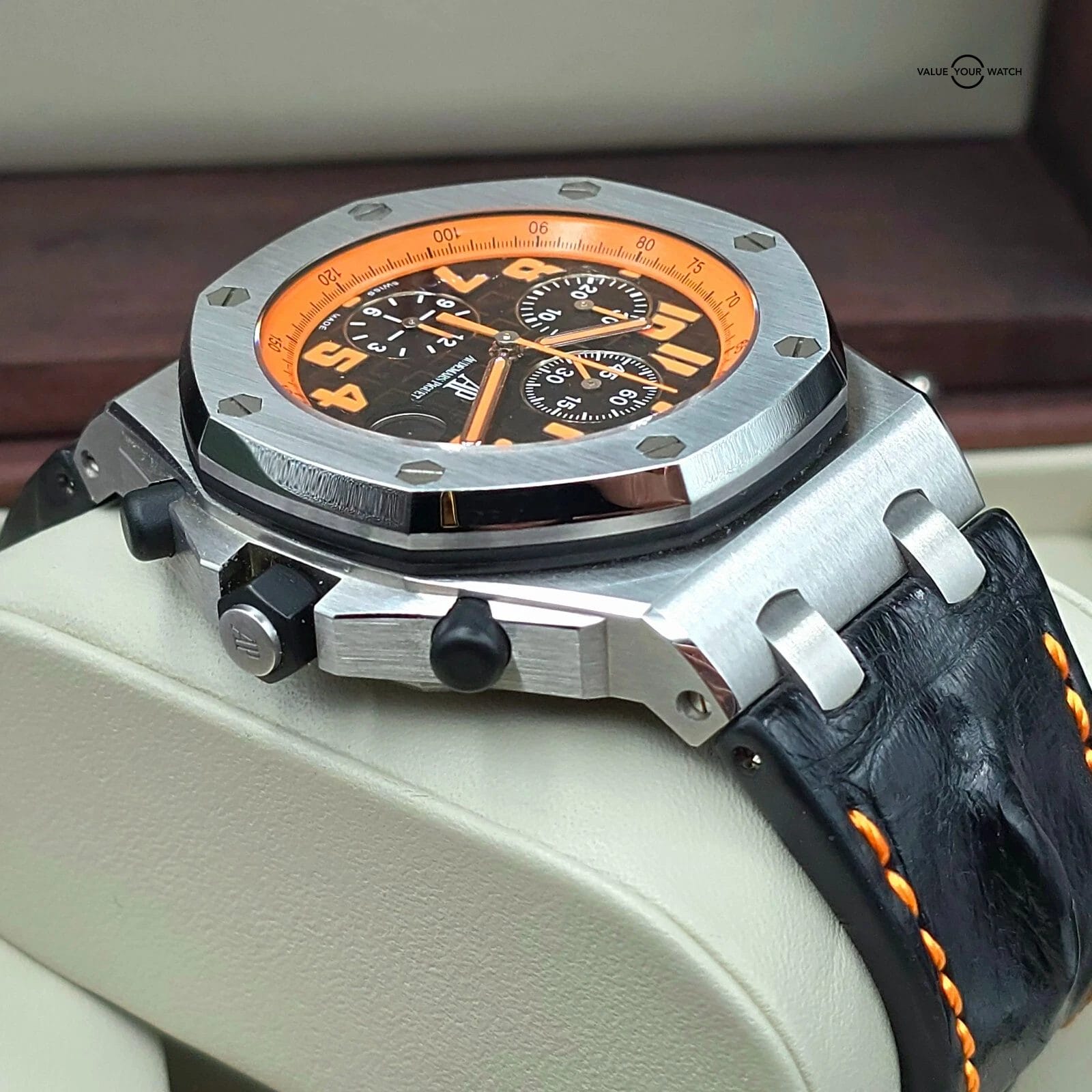 Audemars Piguet Royal Oak Offshore Volcano 42mm in steel, full set w/extra strap - Image 8