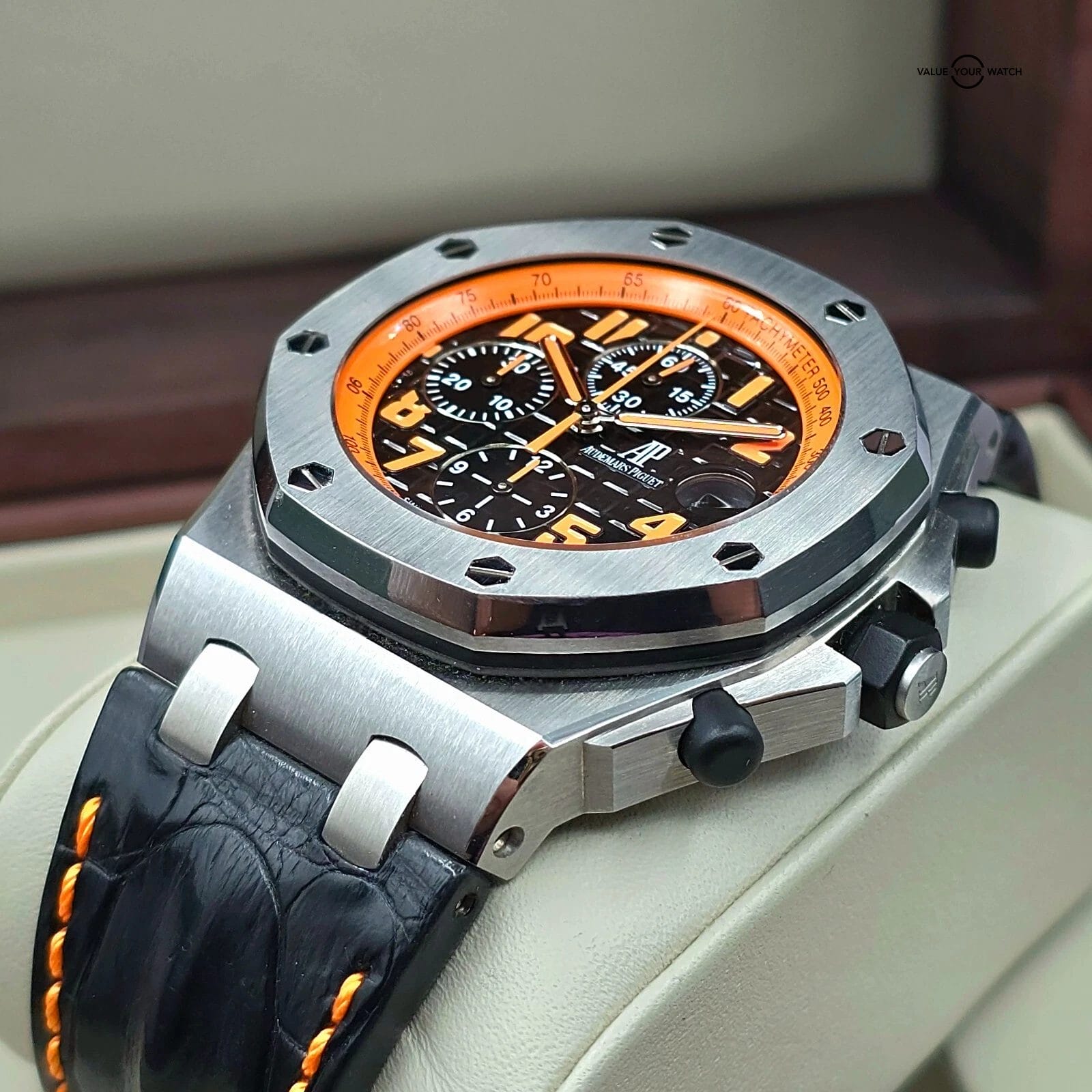 Audemars Piguet Royal Oak Offshore Volcano 42mm in steel, full set w/extra strap - Image 9