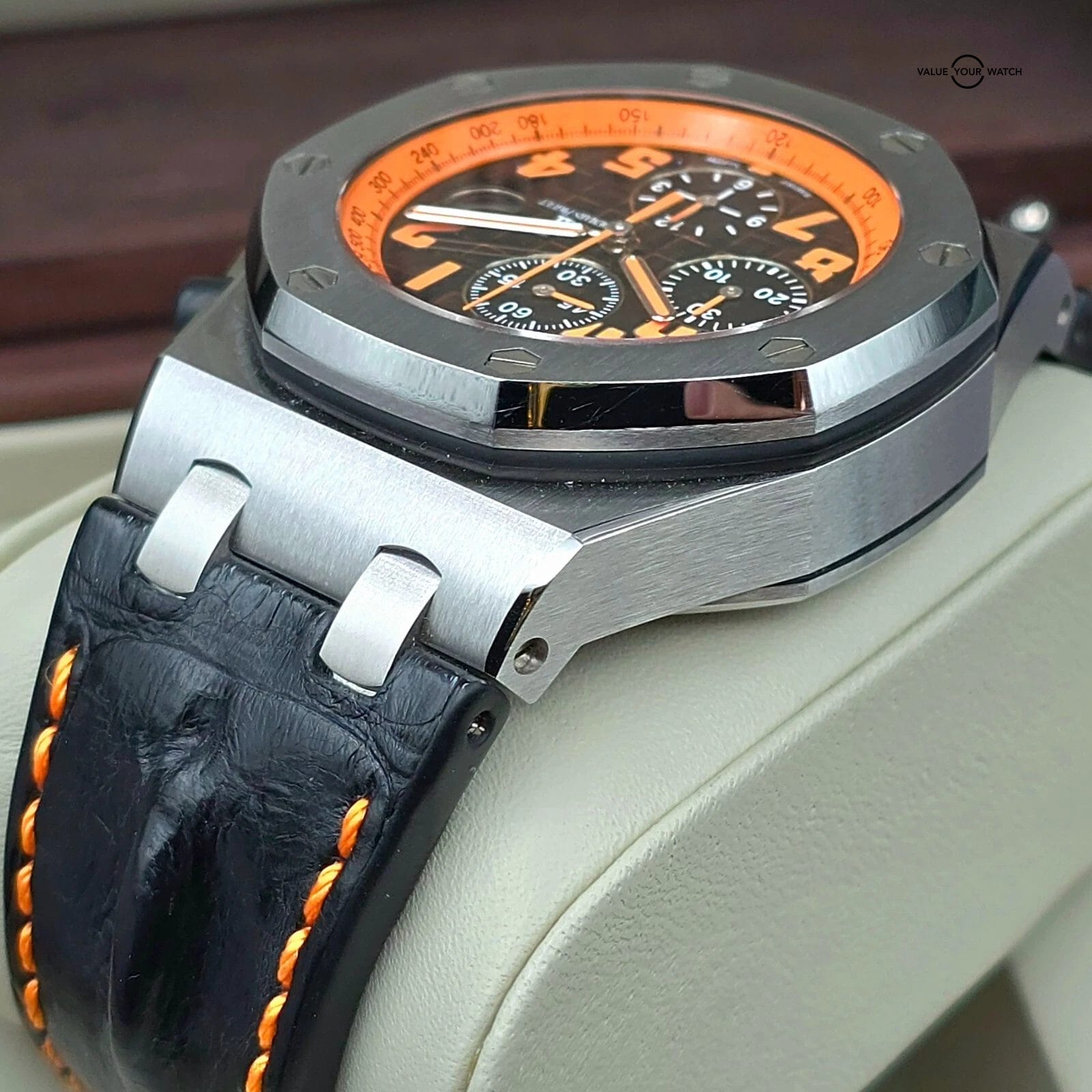 Audemars Piguet Royal Oak Offshore Volcano 42mm in steel, full set w/extra strap - Image 11