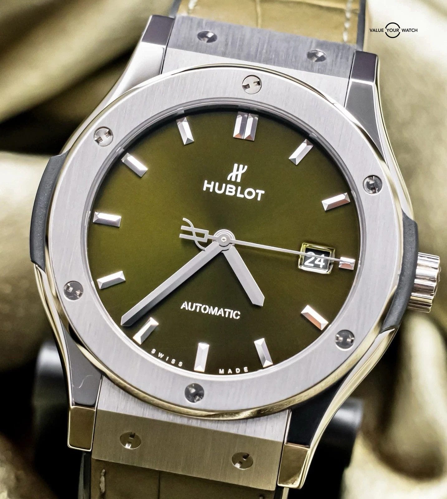Hublot Classic Fusion Titanium Green 42 mm Green Dial Box Hublot Classic Fusion Titanium Green 42 mm Green Dial Box