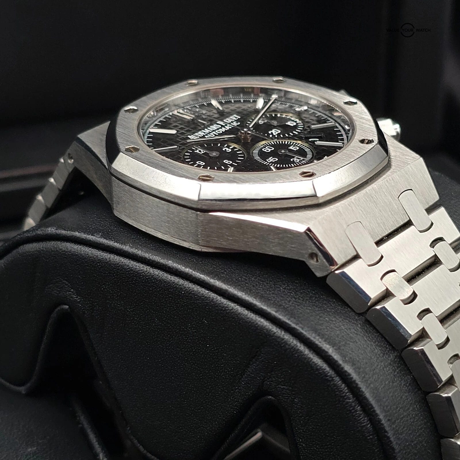 Audemars Piguet Royal Oak Chronograph 41mm in steel, black dial on bracelet - Image 2