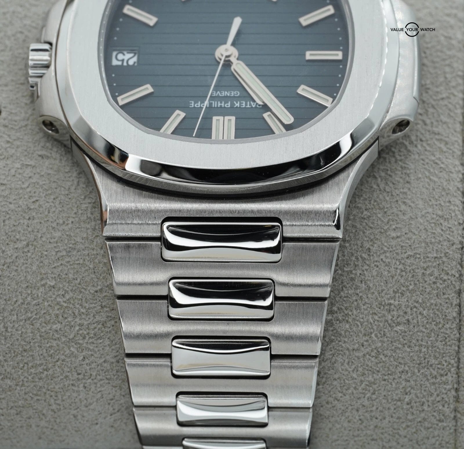 2006 Patek Philippe Nautilus 5711 Blue Dial Stainless Steel CAL