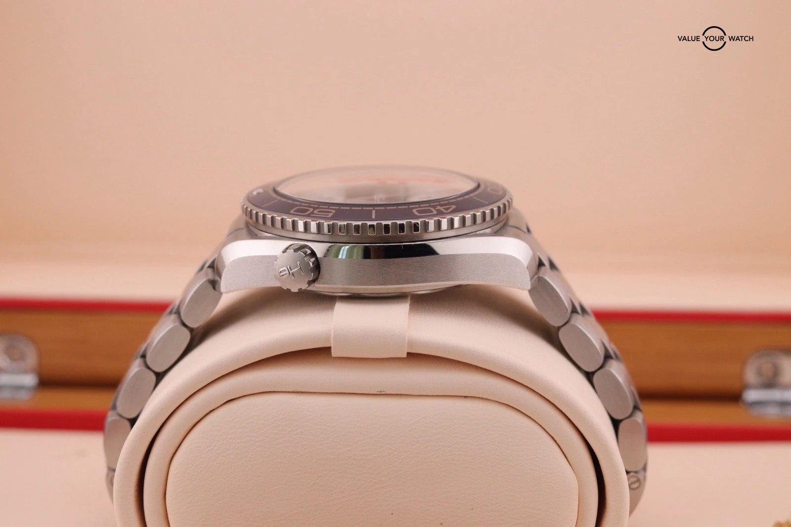 2025 OMEGA Seamaster Planet Ocean 600M 39.5mm 215.30.40.20.03.001 - Image 8