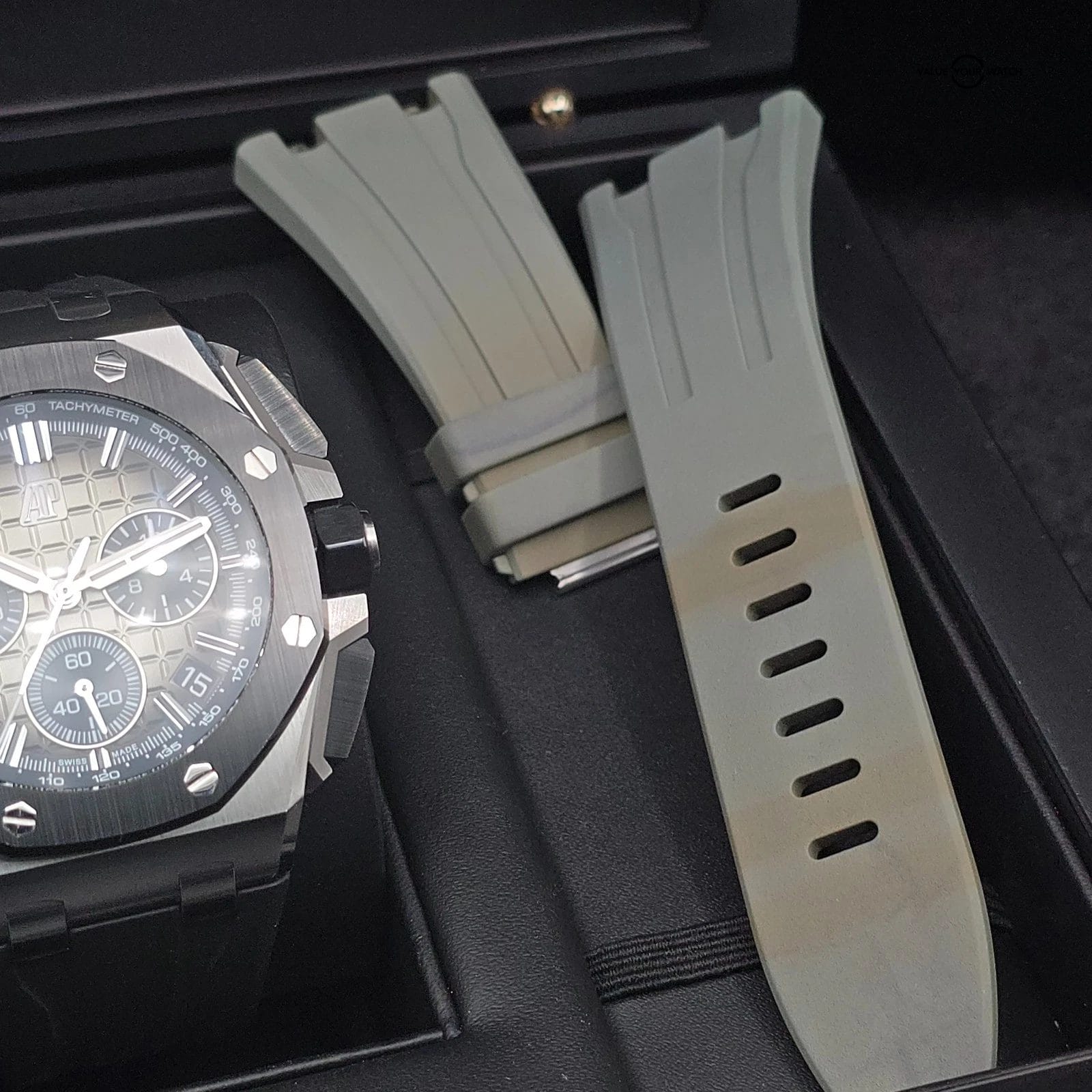 Audemars Piguet Royal Oak Offshore Smoked Taupe 43mm, flyback chrono full set! - Image 2