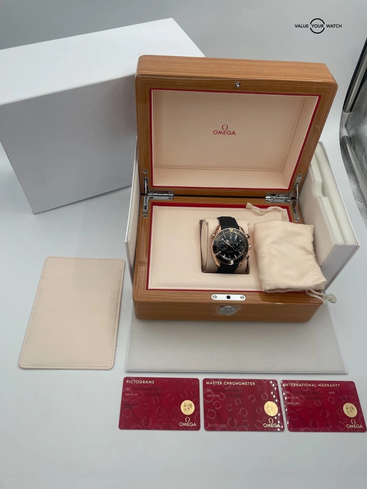 Omega Seamaster Planet Ocean Sedna Gold 45.5mm Black Dial 600m BOXES/PAPERS! - Image 14