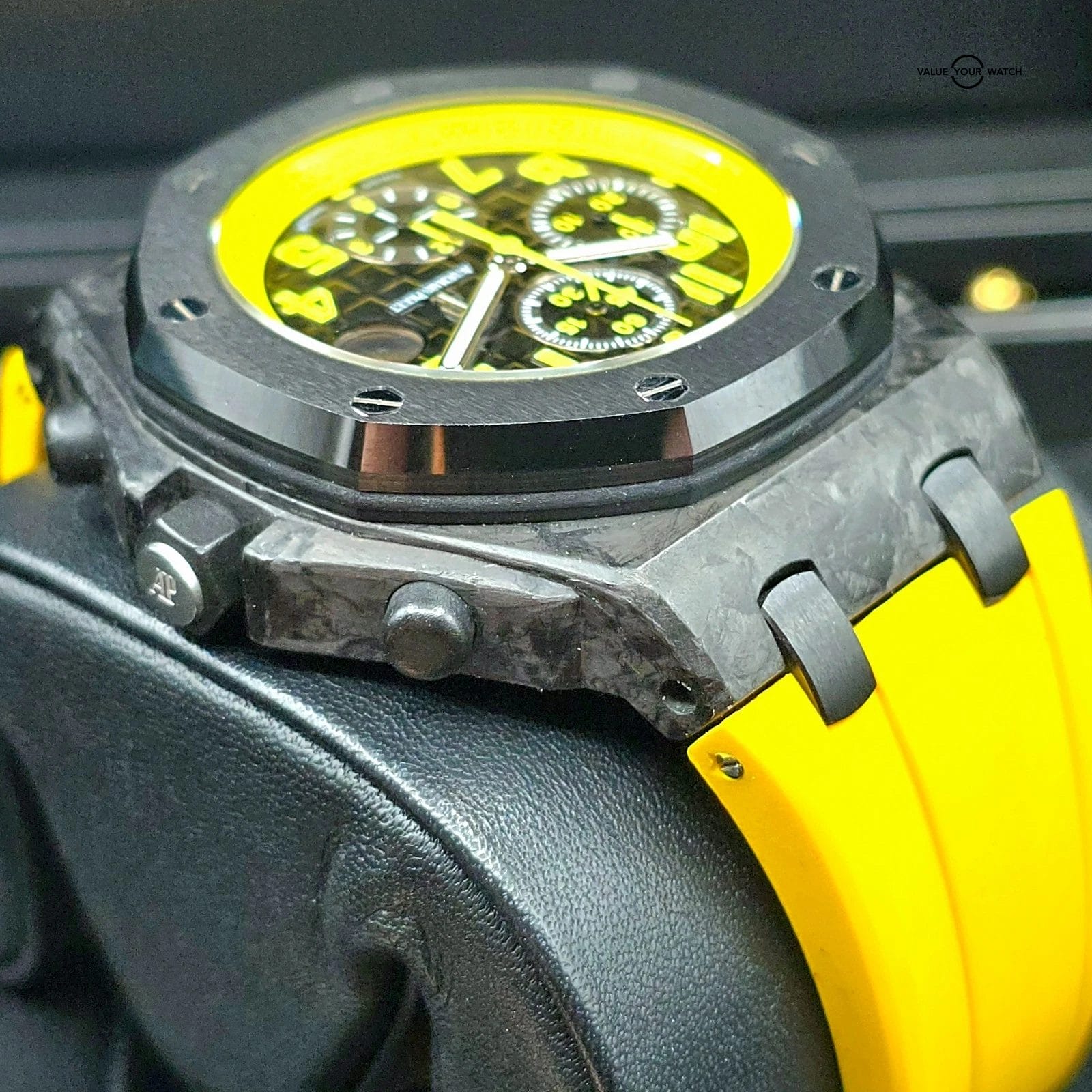 Audemars Piguet Royal Oak Offshore Bumble Bee Forged Carbon Black Yellow Box/pap - Image 5