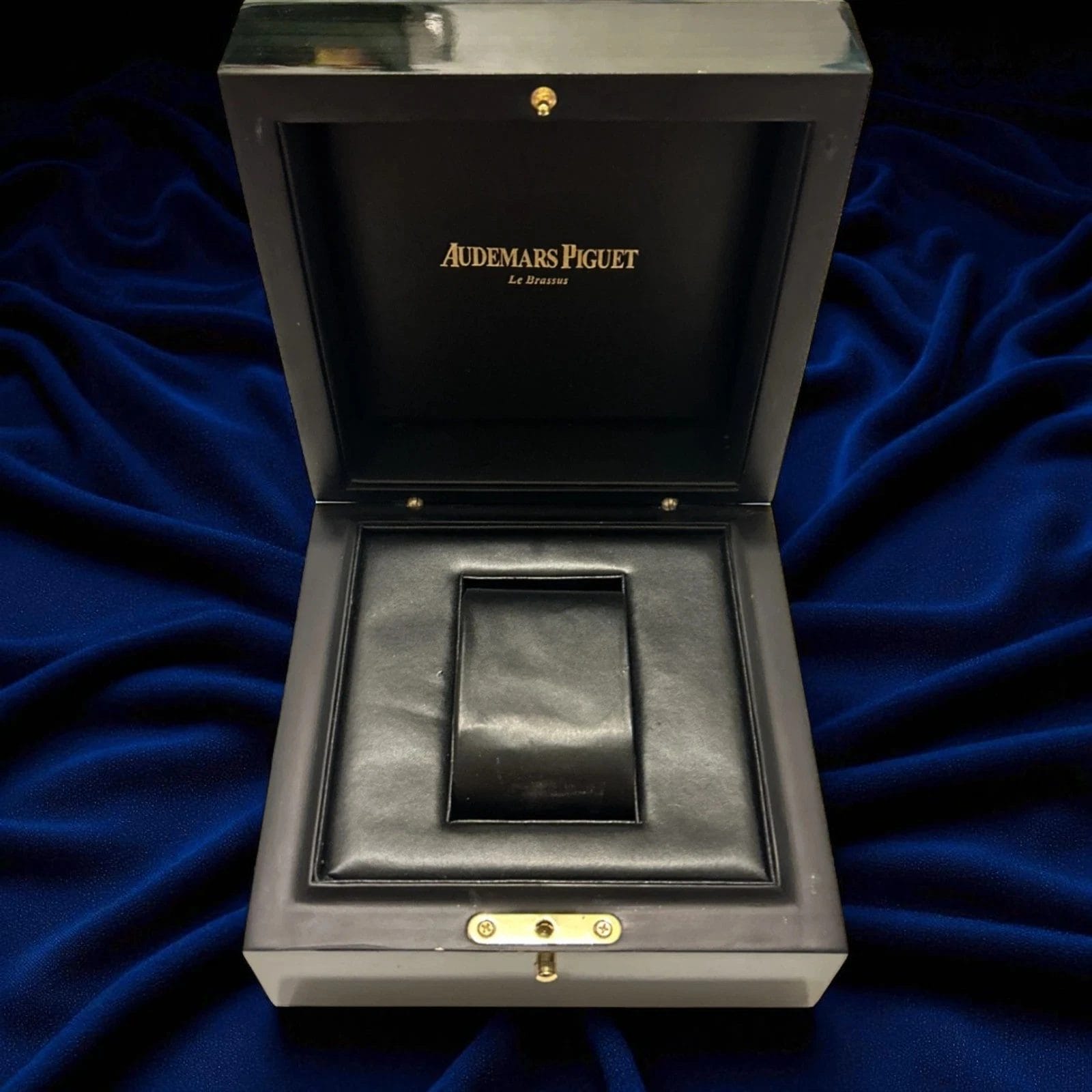 Audemars Piguet Royal Oak Offshore 26470ST Navy Blue Dial 42mm β Box & WFT Kit - Image 9