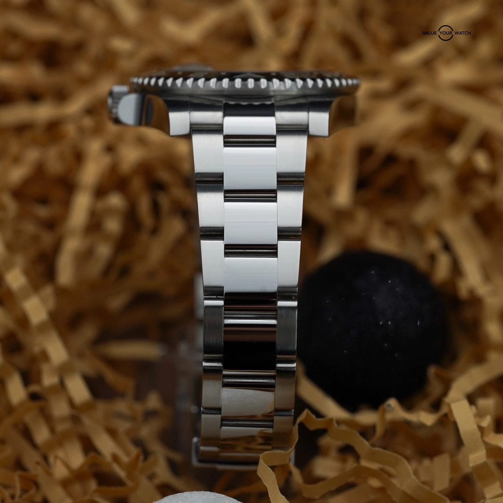 Rolex GMT-Master II - 116710LN Black Bezel & Dial- Green Arrow, Complete Set - Image 5