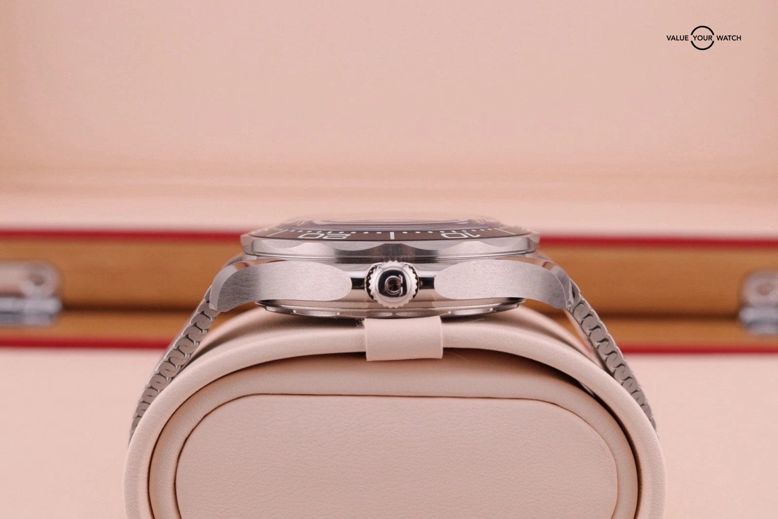 2025 Omega Seamaster Diver 300M Ref. 210.30.42.20.01.010 – 42mm – Complete Set - Image 10