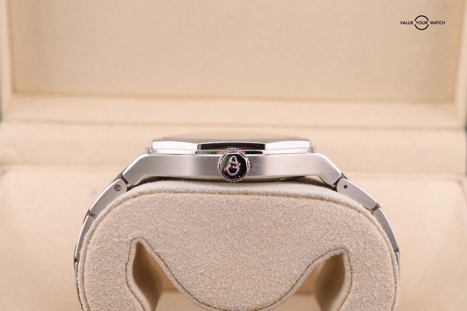 Girard-Perregaux Laureato 81010-11-131-11A White Dial 42MM Box & Paper - Image 7