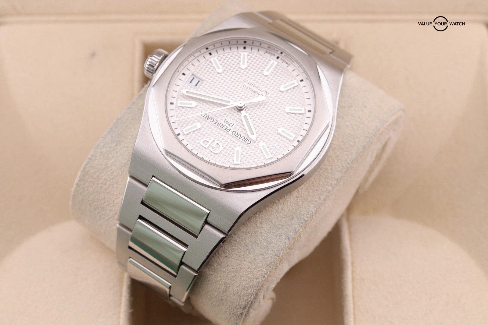 Girard-Perregaux Laureato 81010-11-131-11A White Dial 42MM Box & Paper - Image 9