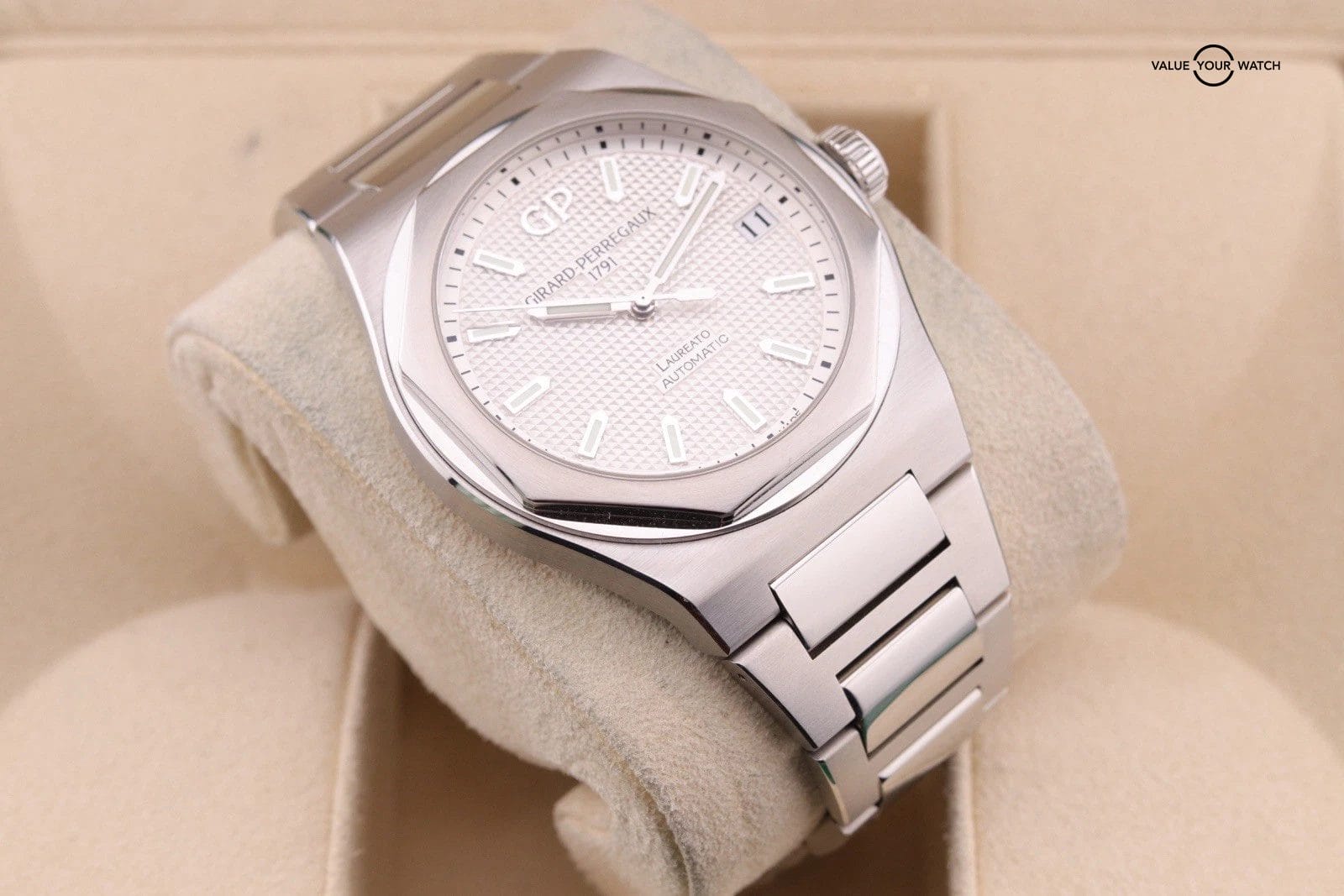 Girard-Perregaux Laureato 81010-11-131-11A White Dial 42MM Box & Paper - Image 10