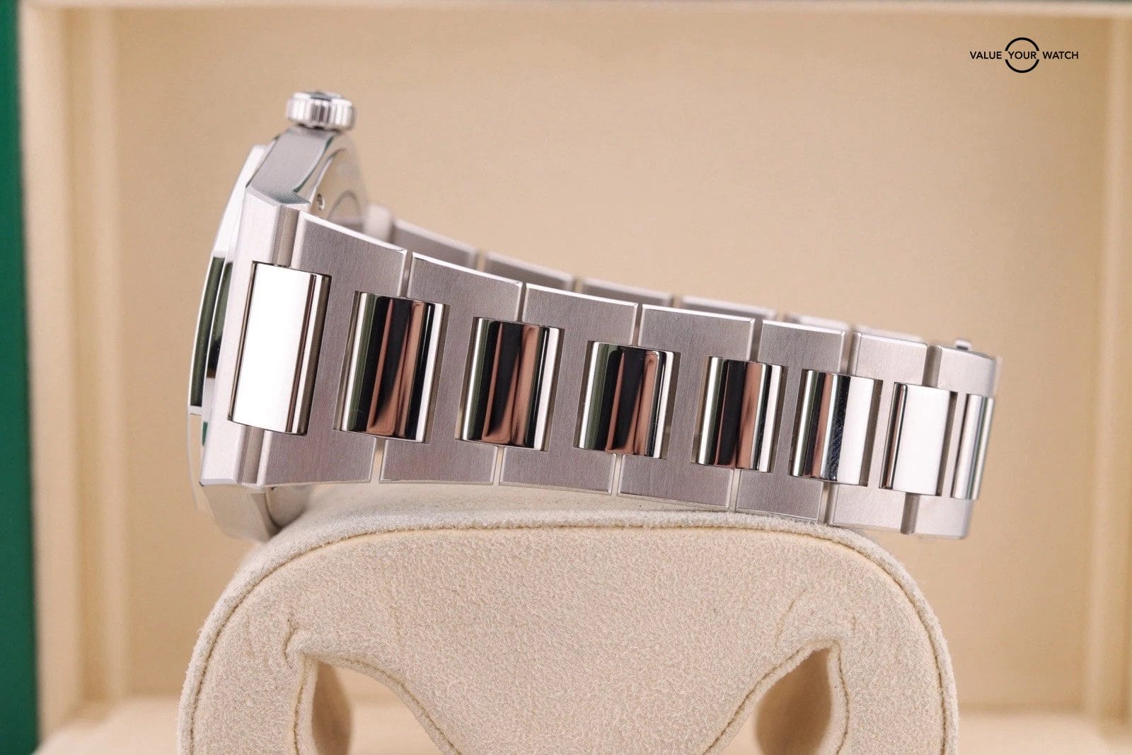 Girard-Perregaux Laureato 81010-11-131-11A White Dial 42MM Box & Paper - Image 14