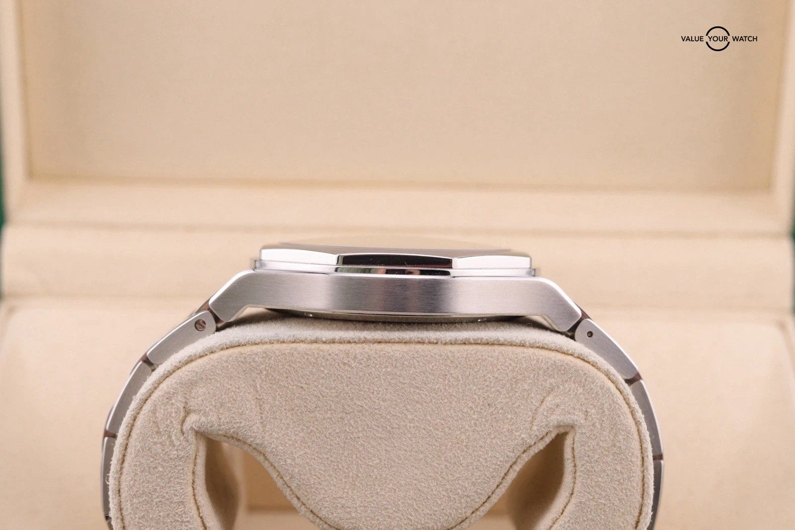 Girard-Perregaux Laureato 81010-11-131-11A White Dial 42MM Box & Paper - Image 16
