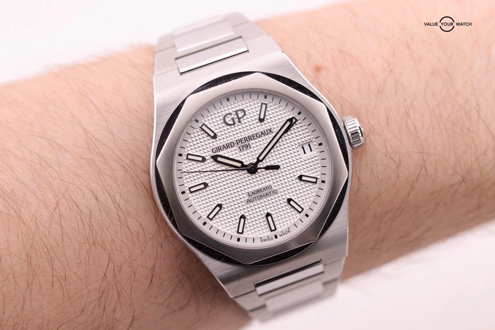 Girard-Perregaux Laureato 81010-11-131-11A White Dial 42MM Box & Paper - Image 17