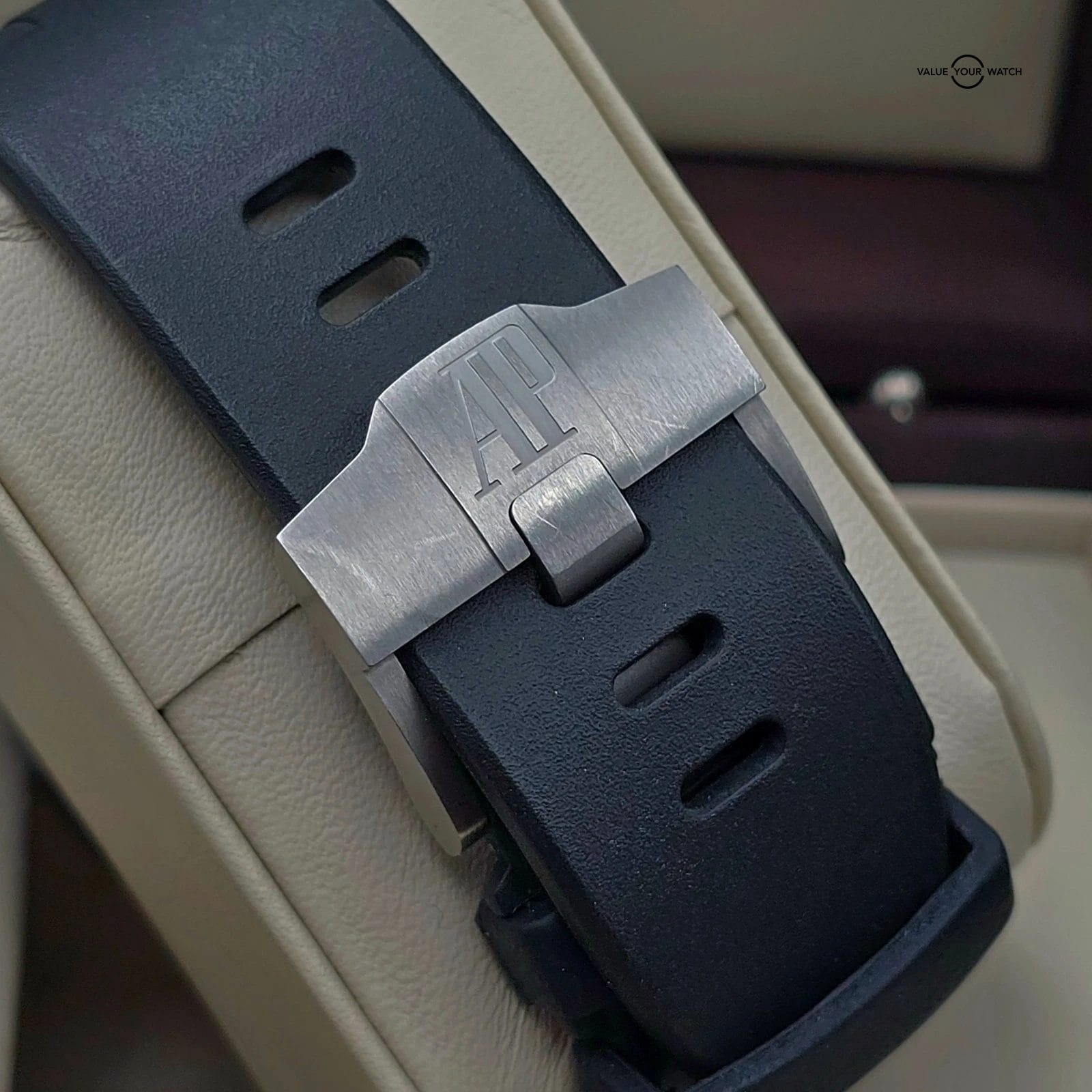 Audemars Piguet Royal Oak Offshore Carbon Case, 44mm ceramic bezel full Set! - Image 4