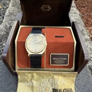 Vintage Bulova Accutron P0 1980 Swiss Quartz Day / Date Watch Engraved Full Set