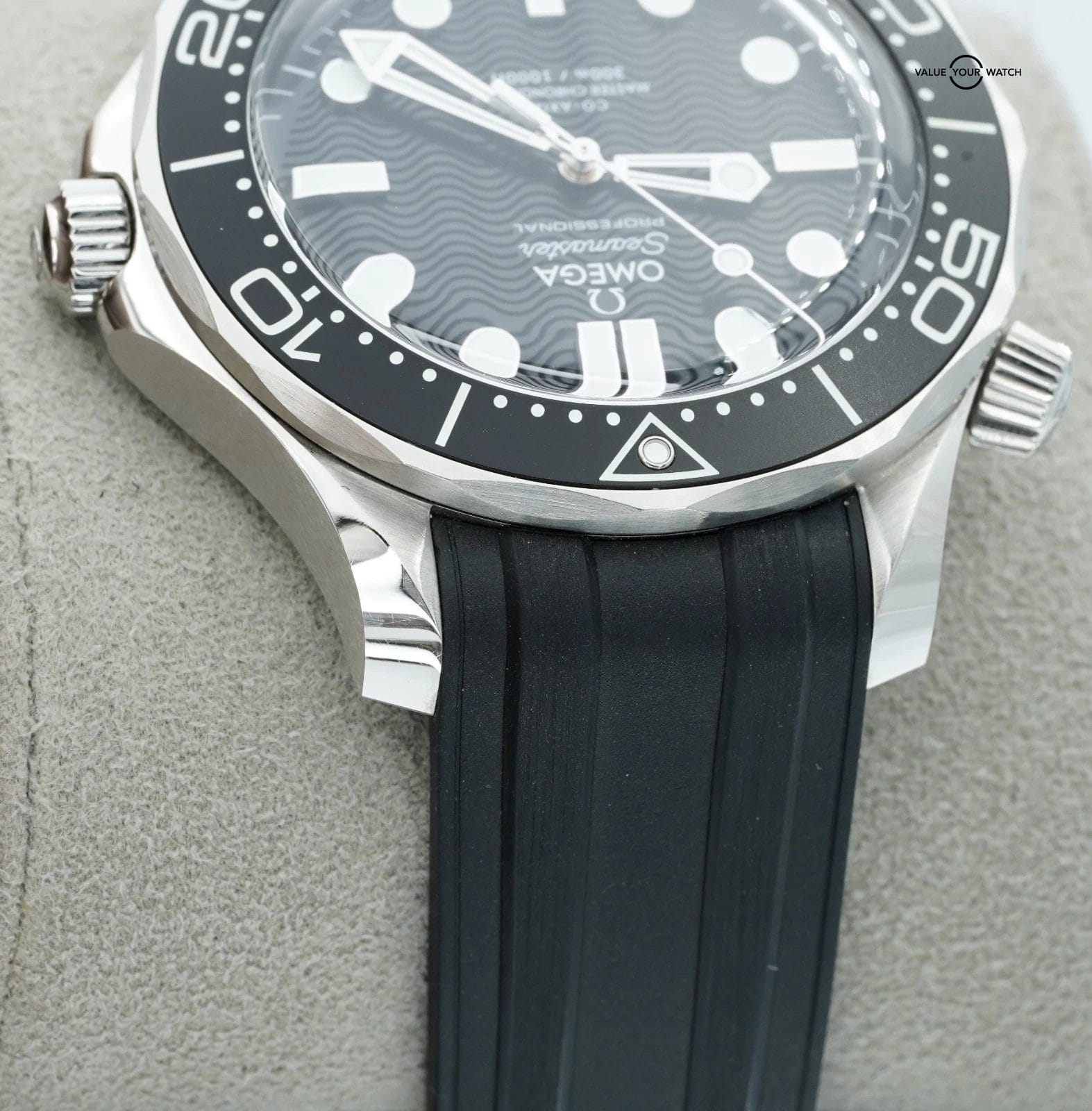 2025 Omega Seamaster Diver 300 M Black Dial 42mm 210.32.42.20.01.003 BOX/PAPERS! - Image 12
