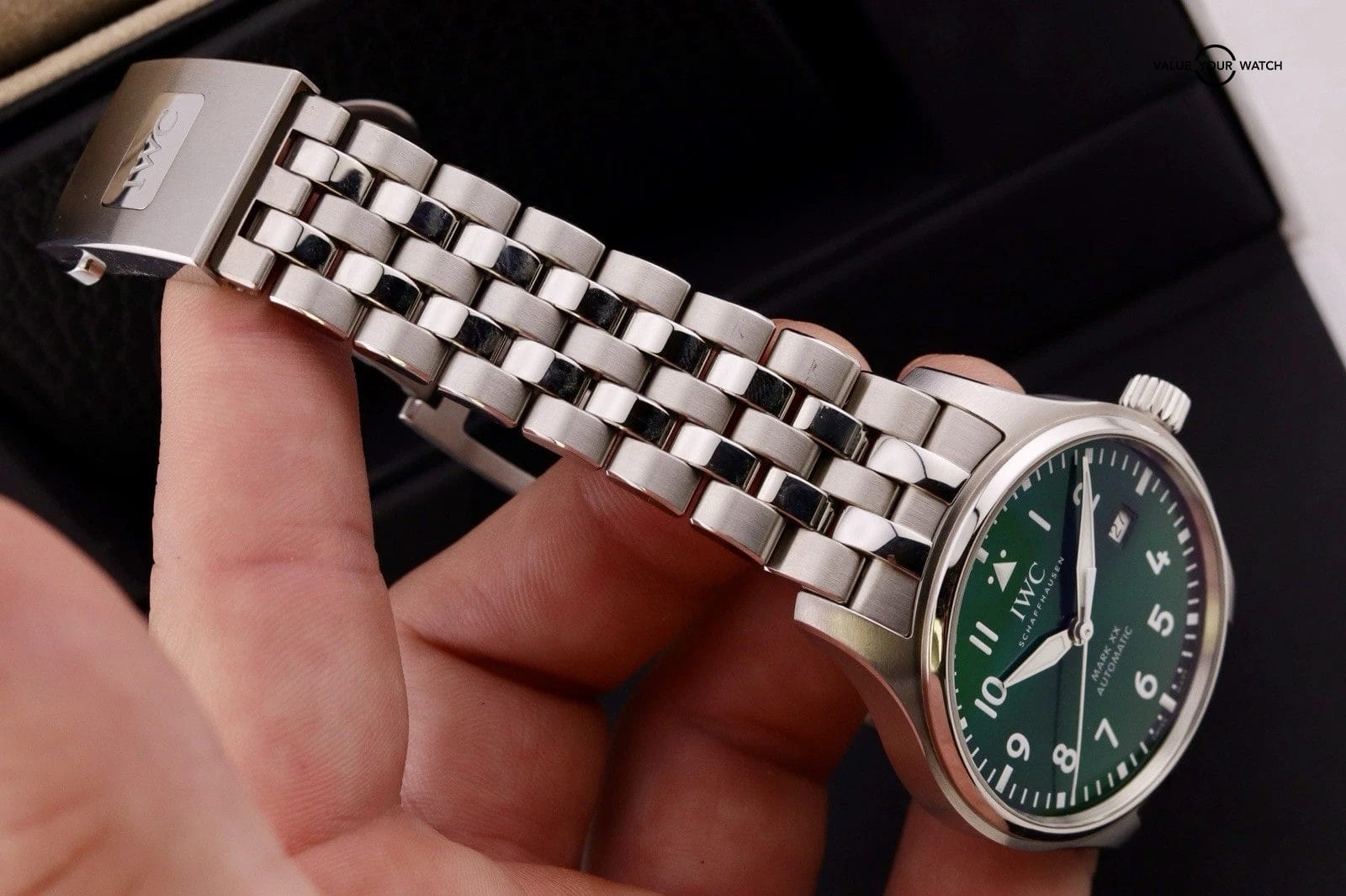 IWC Pilot Mark XX | ref. IW328206 | 2024 Complete Set | Green Dial 5 Link - Image 3