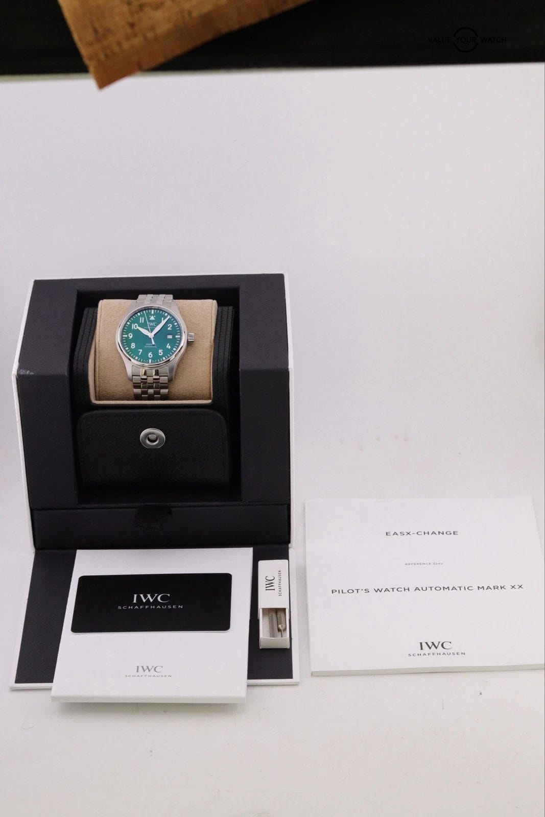 IWC Pilot Mark XX | ref. IW328206 | 2024 Complete Set | Green Dial 5 Link - Image 12