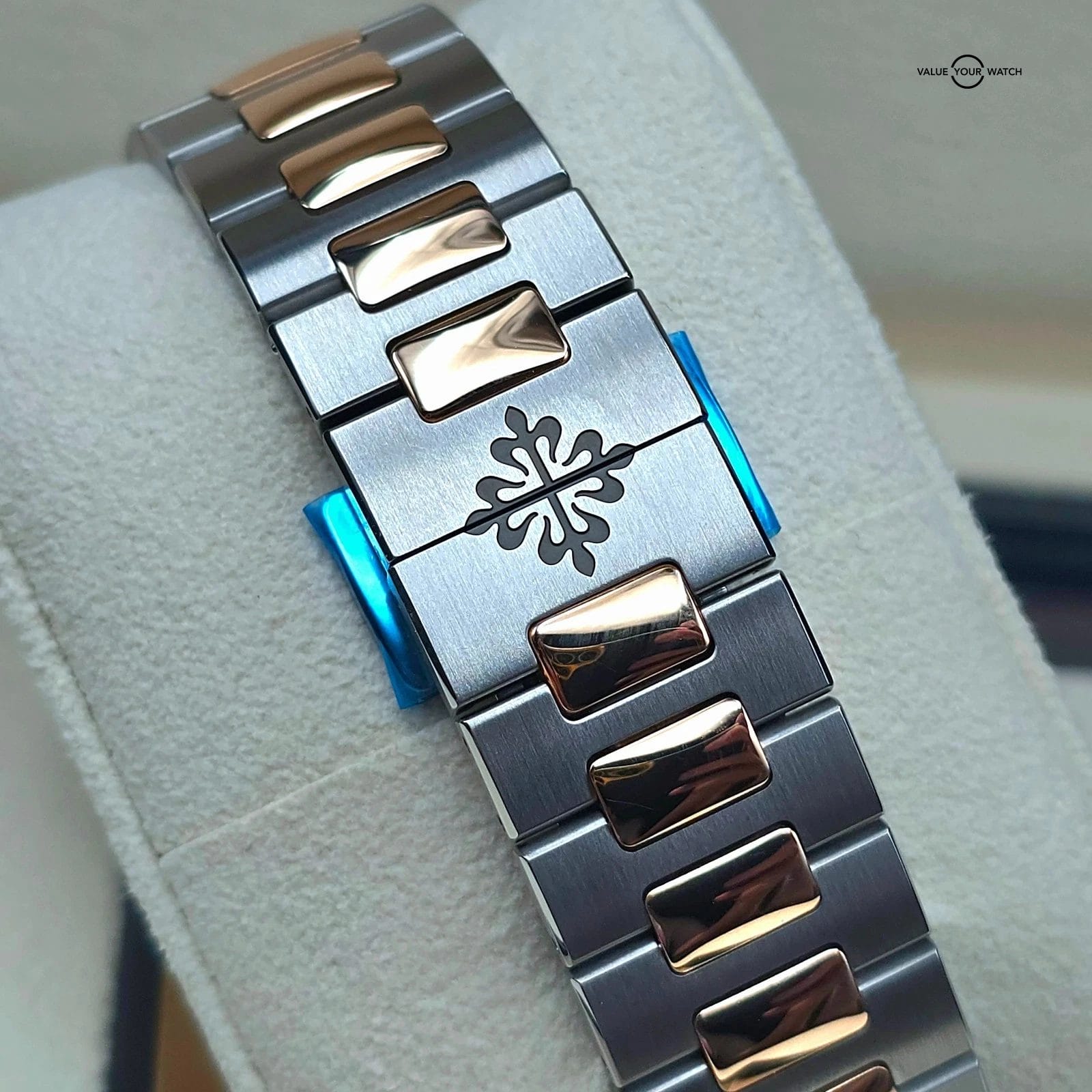 Patek Phillipe Nautilus Flyback Chronograph in 18k Gold/steel, 5980/1AR 2024! - Image 6