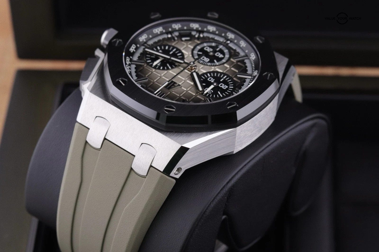 NEW Audemars Piguet Royal Oak Offshore Chrono Smoked Taupe 26420SO.OO.A600CA.01 - Image 8