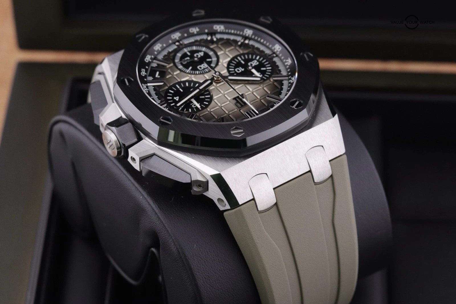 NEW Audemars Piguet Royal Oak Offshore Chrono Smoked Taupe 26420SO.OO.A600CA.01 - Image 9