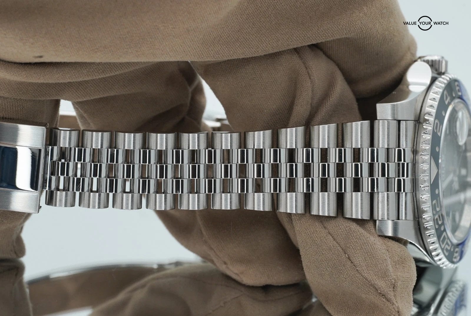 Rolex GMT Master II Batgirl Jubilee 126710BLNR BOXES/PAPERS! - Image 15