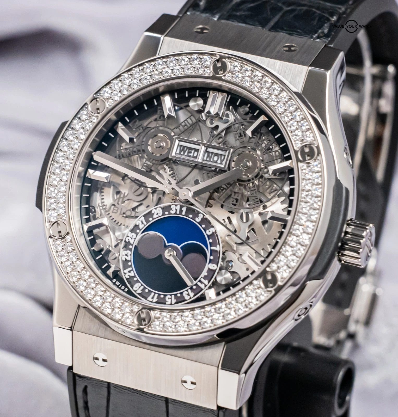 Hublot Classic Fusion Aerofusion Moonphase Diamonds 45mm 517.NX.0170.LR.1104 - Image 17