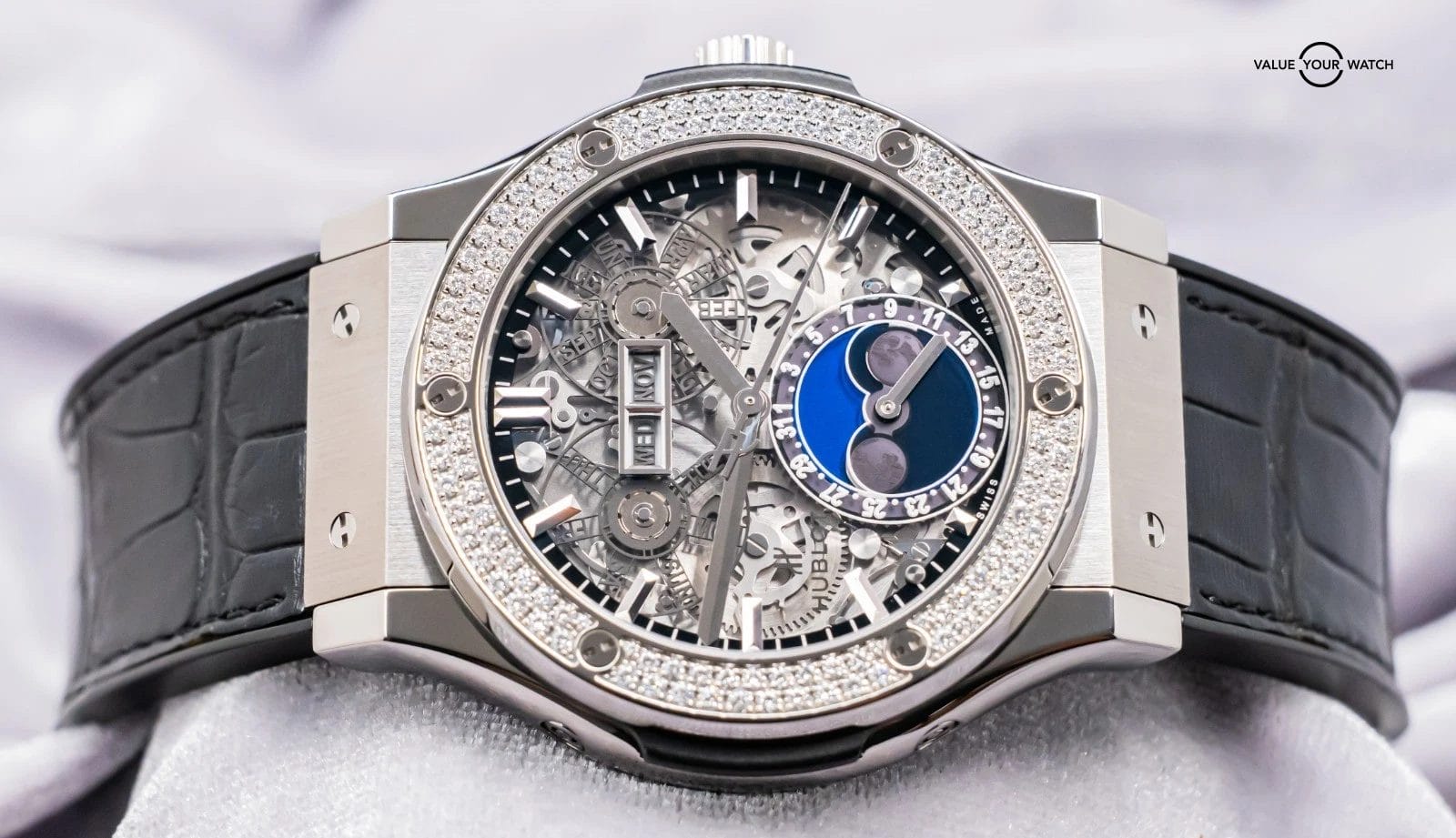 Hublot Classic Fusion Aerofusion Moonphase Diamonds 45mm 517.NX.0170.LR.1104 - Image 18