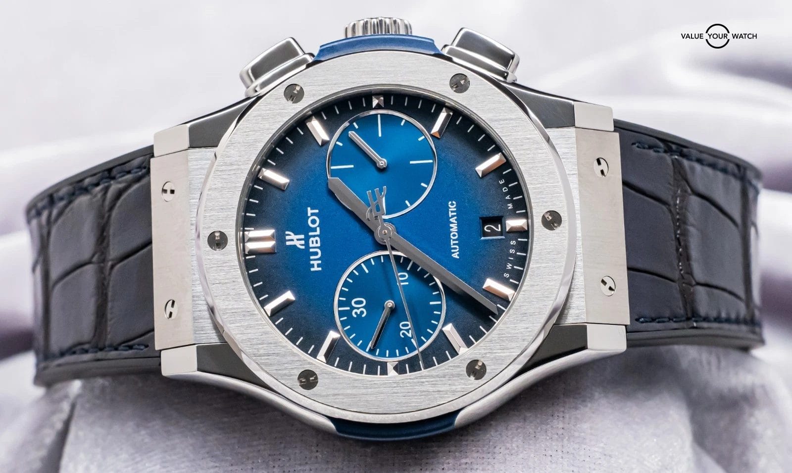Hublot Classic Fusion Chronograph Titanium Deep Blue 45 mm Deploy 521.NX.6670.LR - Image 10
