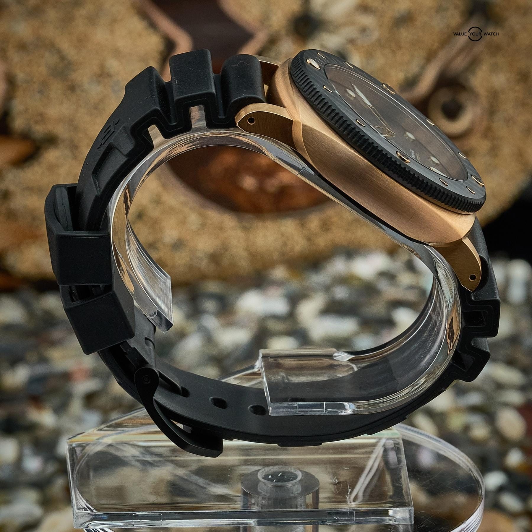 Panerai Submersible 44mm Goldtech Orocarbo PAM02070 with Box & Papers - Image 7