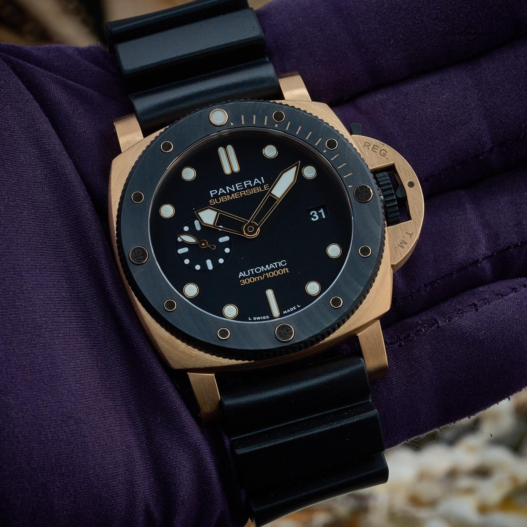 Panerai Submersible 44mm Goldtech Orocarbo PAM02070 with Box & Papers - Image 6