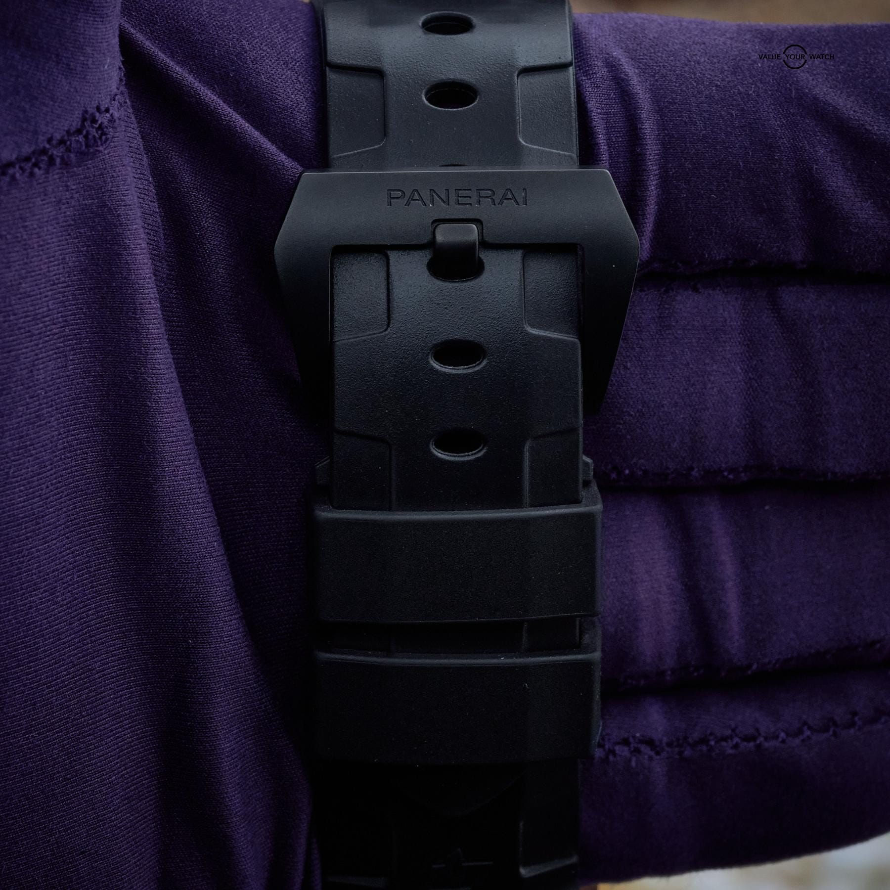 Panerai Submersible 44mm Goldtech Orocarbo PAM02070 with Box & Papers - Image 5